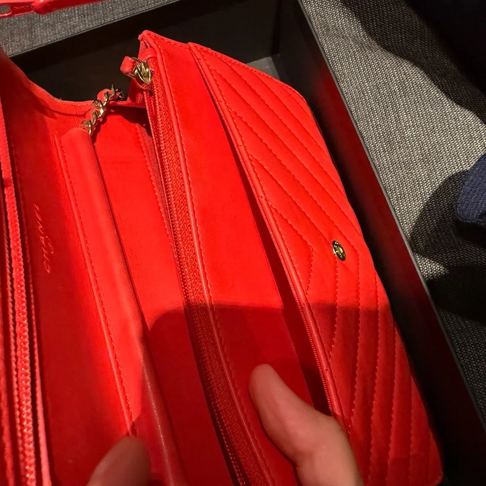 Chanel Red Chevron Wallet on Chain (WOC) - Picture 10 of 13